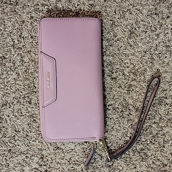 Nine West Handbags - Nine West Wristlet Wallet